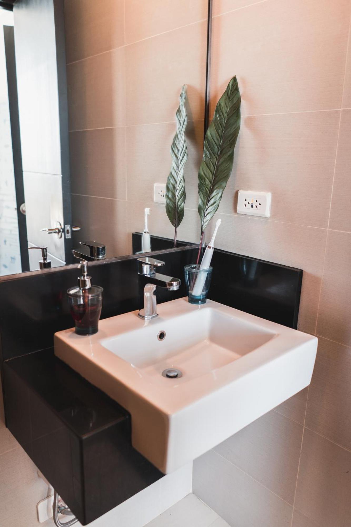 Modern Tropical Luxe Apartment - Boracay Newcoast Yapak Exteriör bild